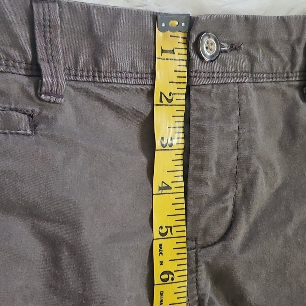 Old Navy Gray/Brown Shorts with 5" Inseam - Picture 8 of 8